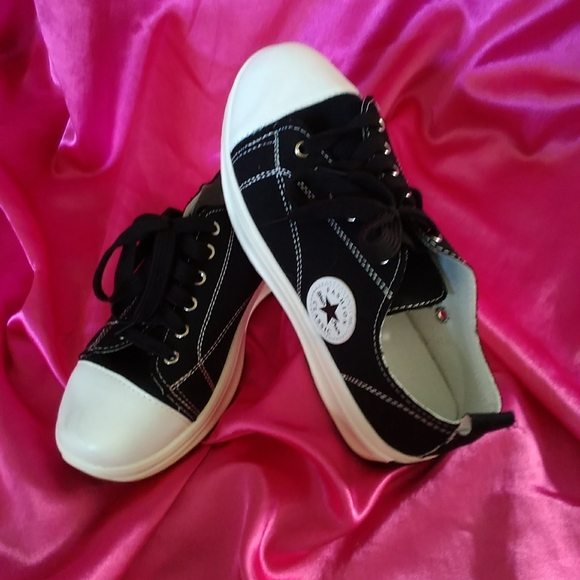 Fashion Classic Sneakers - Picture 3 of 3